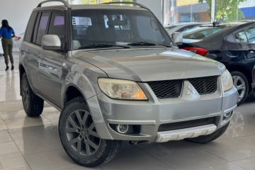 PAJERO TR4